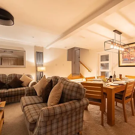 Hollybrook Semesterbostad