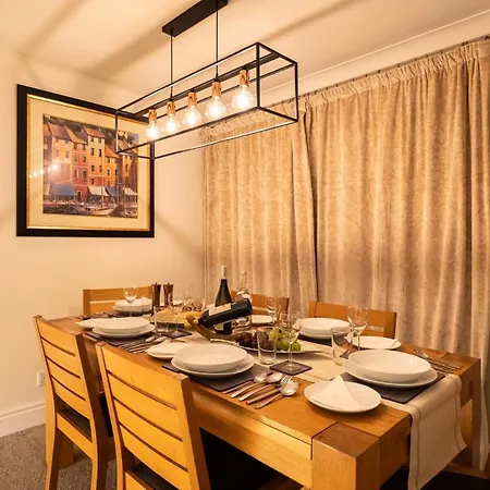 Hollybrook Semesterbostad *